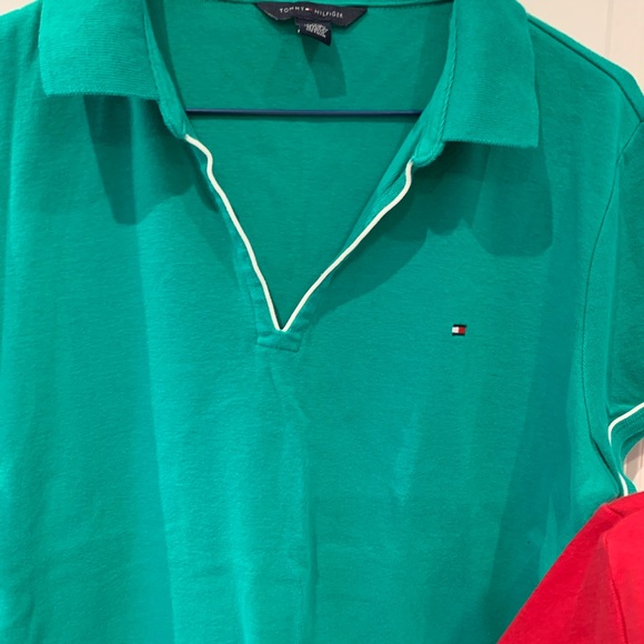 🔥SOLD🔥 2 Tommy Hilfiger t-shirts - Picture 2 of 7